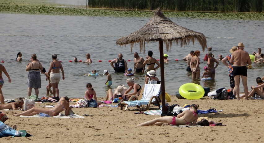 Na plaży miejskiej nad Rudnikiem w Grudziądzu każdego dnia...