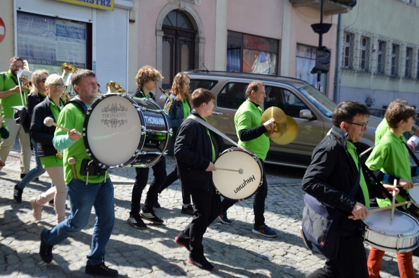 Średniowieczni rycerze, zlot starych samochodów, koncert orkiestry dętej... (ZDJĘCIA)