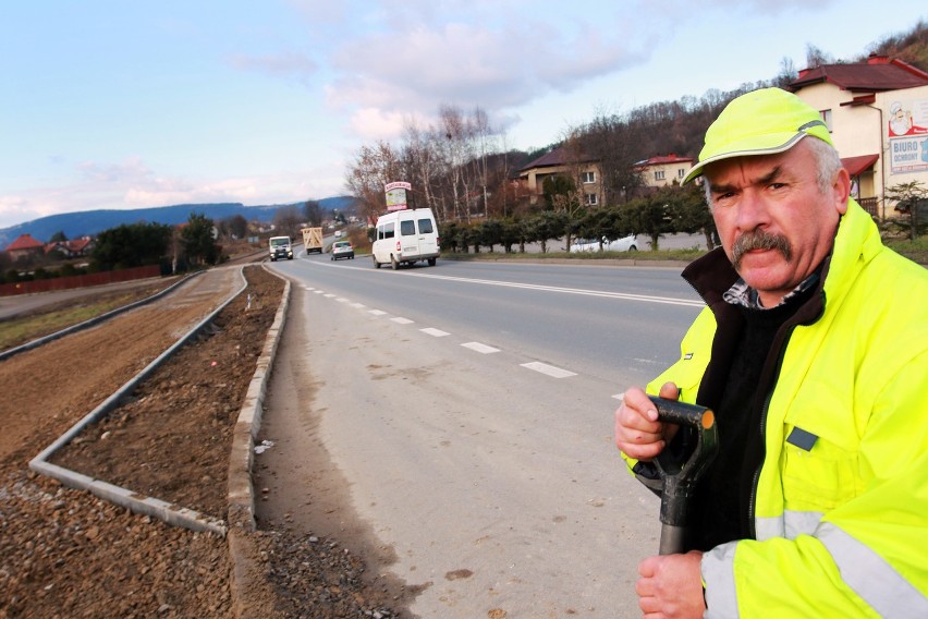 Nowy Sącz.  Ścieżka rowerowa i chodnik wzdłuż ul. Witosa [ZDJĘCIA, WIDEO]