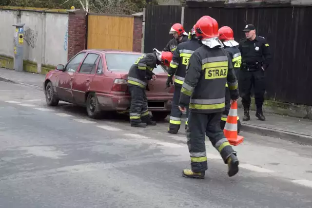 W środę ok. 11:00 na miejscu parkingowym na ulicy Słomianka doszło do pożaru auta daewoo nexia. Na miejsce przyjechał zastęp straży pożarnej i policja. 

WIĘCEJ: Pożar auta na Słomiance. Nikomu nic się nie stało [FOTO, FILM]