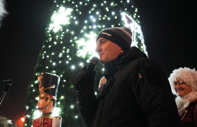 Burmistrz Sępólna Waldemar Stupałkowski zapowiedział, że od 6 grudnia oświetlenie uliczne będzie działać całą noc.
