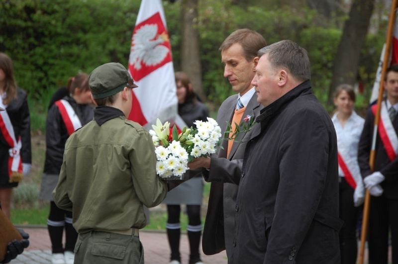 Kwidzyn: Przemarsz ulicami miasta i wspólne śpiewanie pieśni patriotycznych z okazji Święta 3 Maja