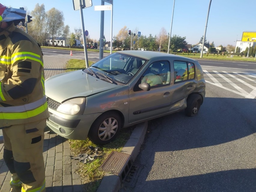 Zderzenie dwóch samochodów na skrzyżowaniu "średnicówki" z ul. Łyskowskiego w Grudziądzu