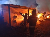 Pożar stolarni gaszono dziś w nocy w gminie Dalików. Nie obyło się bez poważnych strat materialnych ZDJĘCIA