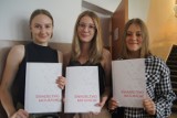 Wyniki Matury 2022 w Radomsku: Maturzyści z I LO odebrali świadectwa dojrzałości. ZDJĘCIA