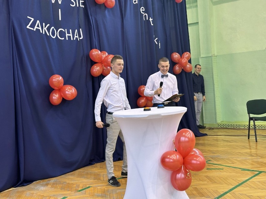 Uczniowie Zespołu Szkół Centrum Kształcenia Rolniczego w Sandomierzu świętowali Walentynki. Było mnóstwo atrakcji. Zobacz zdjęcia