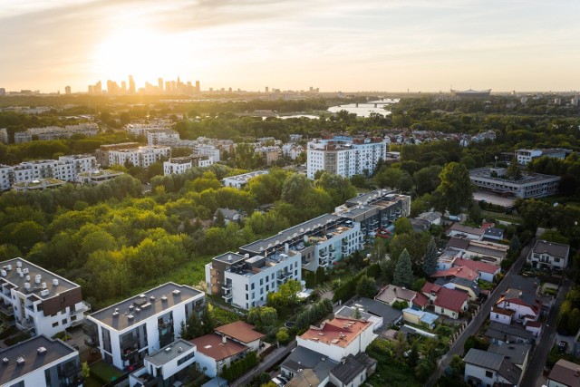 ATAL buduje na Dolnym Mokotowie, przy ul. Bartyckiej. Tam, niedaleko Łazienek Królewskich, w tym roku wystartowała budowa osiedla Bartycka 49 Apartamenty. 

Będzie tam 79 mieszkań o metrażu 40-138 mkw. Ceny zaczynają się od 10,4 tys. za mkw.