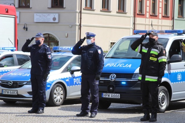 Policja i strażacy ze Sławna oddali hołd zamordowanemu policjantowi
