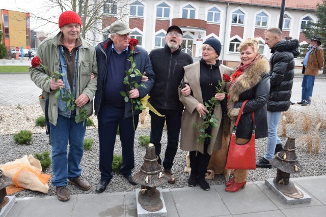 Odsłonięcie "Barci" na trakcie spacerowym w Barcinie oraz migawki z Barć Film Festiwalu i wystawy plakatów Andrzeja Pągowskiego