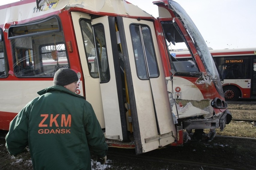 Rok 2011 - tramwaj wbił się w budynek przy ul. Jana z Kolna