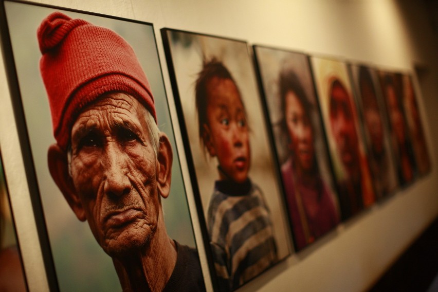 Jelenia Góra: Wernisaż wystawy fotograficznej Kazmierza Pichlaka &quot; Twarze Himalajów&quot; (ZDJĘCIA I FILM)