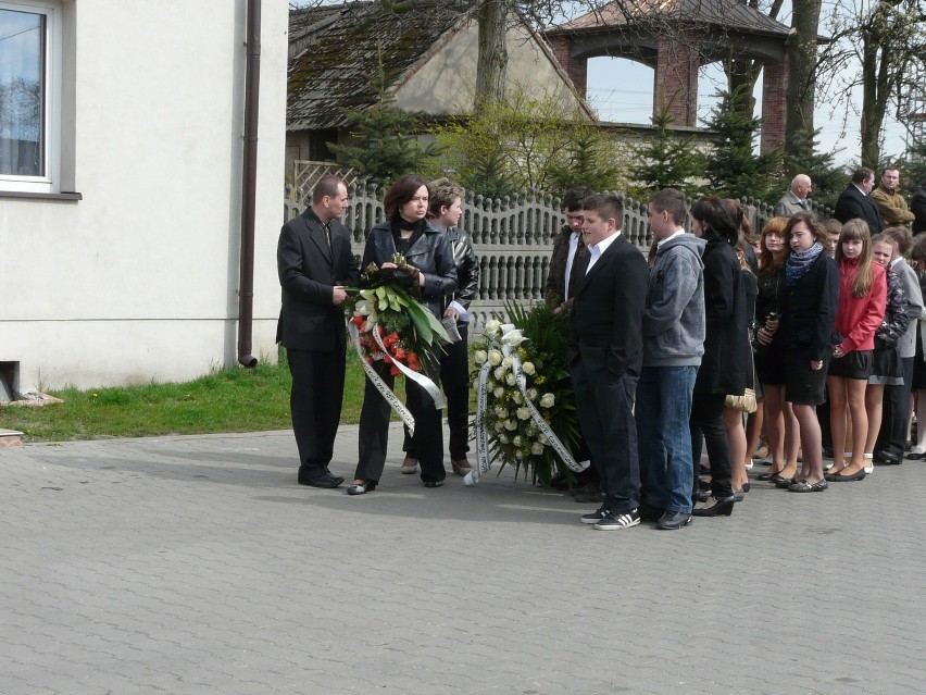 Wójt Tomasz Luboiński spoczął na cmentarzu w Czarnożyłach