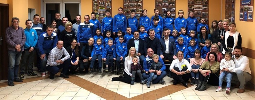 Korona Stróżewo zorganizowała spotkanie mikołajkowe dla swoich najmłodszych piłkarzy
