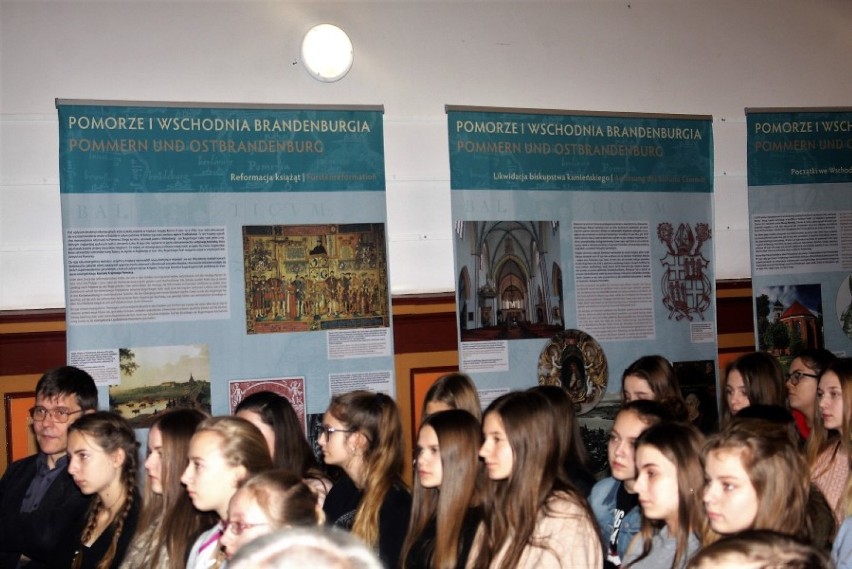 Wernisaż polsko-niemieckiej wystawy poświęcony Reformacji w Europie w I LO w Sławnie ZDJĘCIA