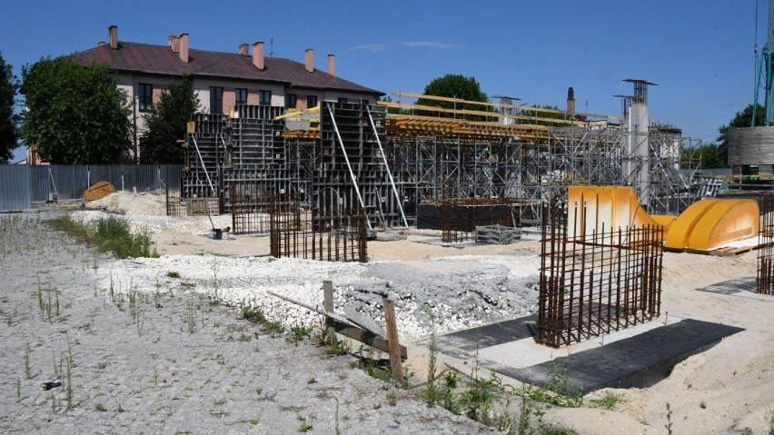 Tak idzie budowa Centrum Odprawy Pasażerów w Jędrzejowie.