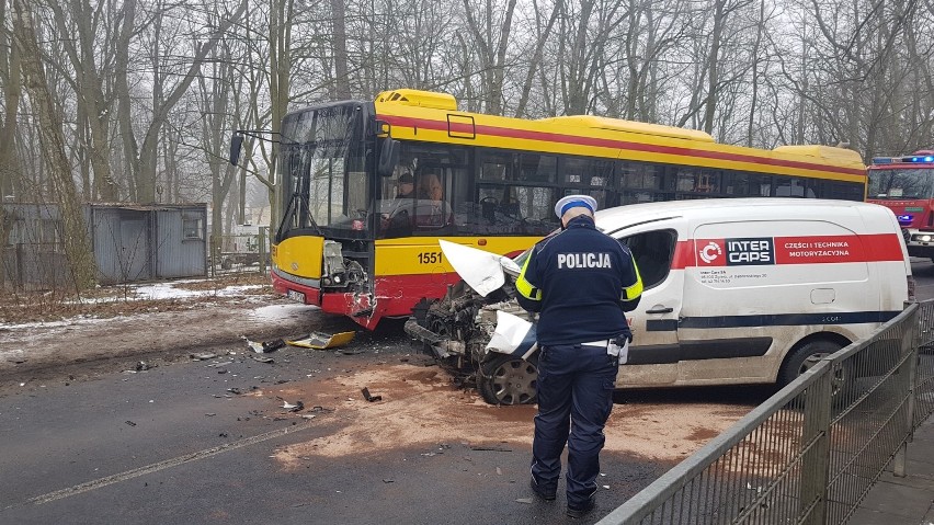 Wypadek autobusu MPK Łódź na ulicy Okólnej