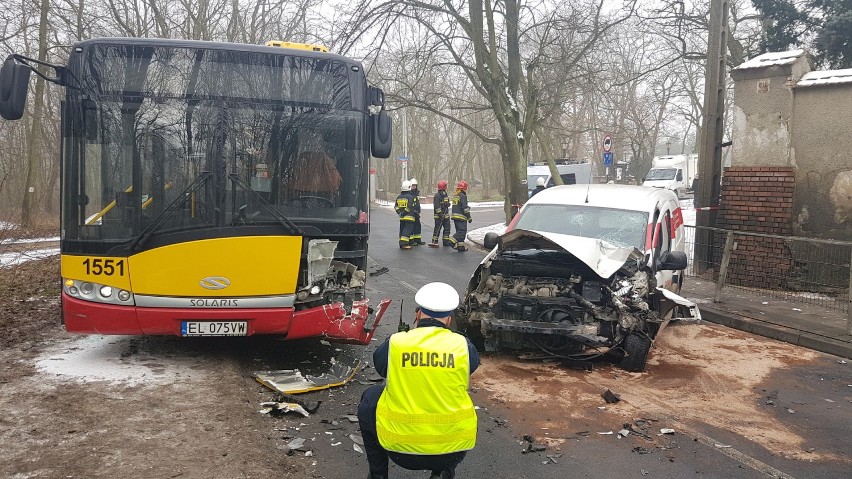 Wypadek autobusu MPK Łódź na ulicy Okólnej