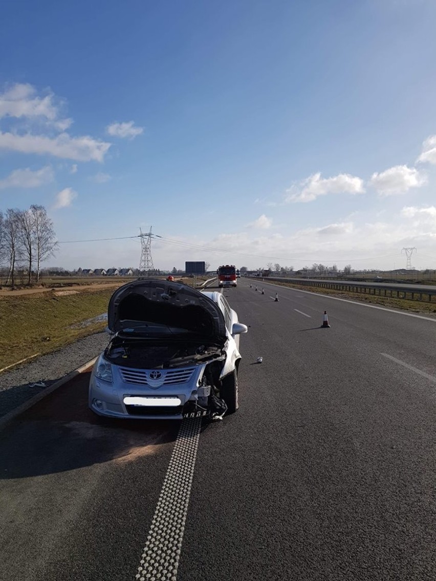 Cedry Małe: Wypadek drogowy na drodze krajowej S7. Zderzyły się dwa pojazdy [ZDJĘCIA]