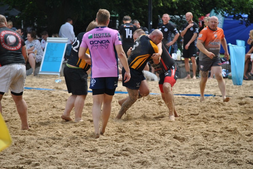 Plażowy turniej rugby w Wolsztynie