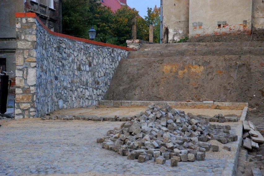 Odbudowa zabytkowego muru przy ul. Wrocławskiej