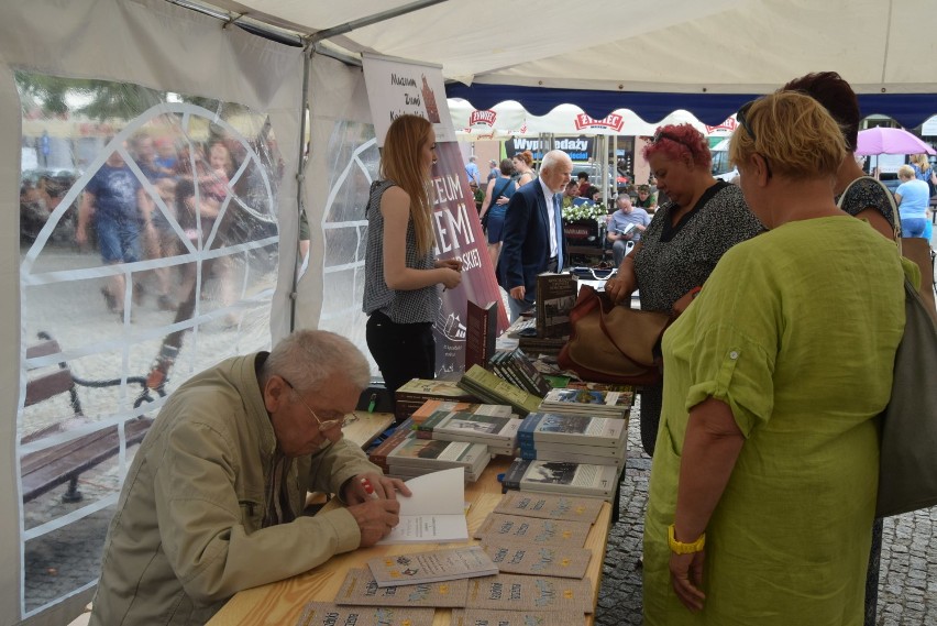 Kościerskie Targi Książki Kaszubskiej i Pomorskiej Costerina 2018 na Rynku w Kościerzynie [ZDJĘCIA]