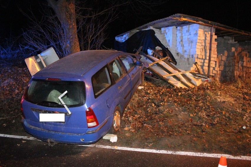 Pijany kierowca spowodował wypadek w Niesułowicach? Dwie osoby zostały ranne