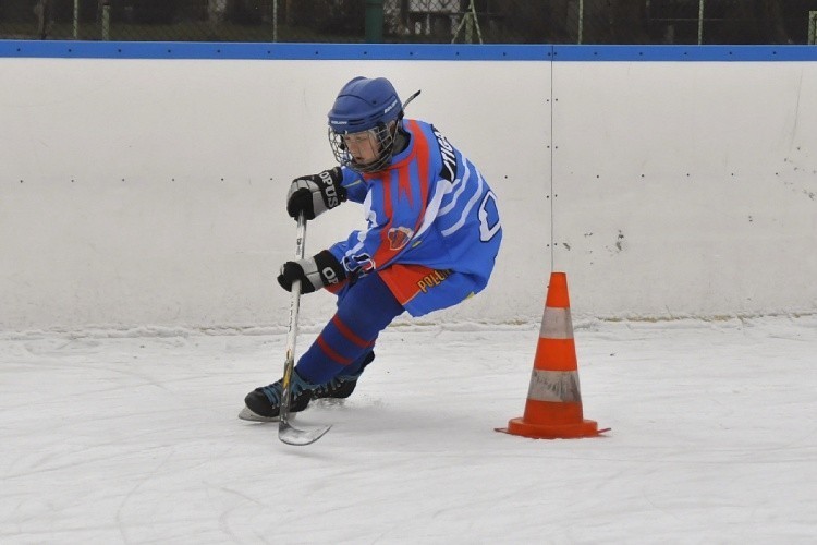 KRÓTKO: Pokaz hokeja na lodzie na MOSiRze w Piekarach Śląskich