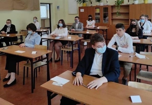 W zeszłym roku uczniowie przystępowali w reżimie sanitarnym do egzaminów.