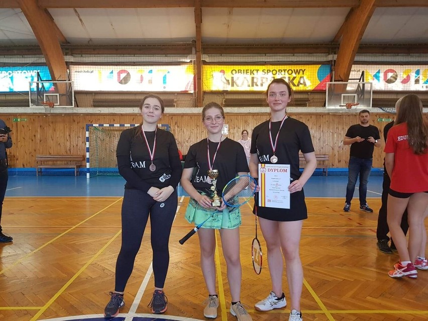 Sukcesy reprezentacji ZS nr 1 w Wieluniu na mistrzostwach województwa w badmintonie