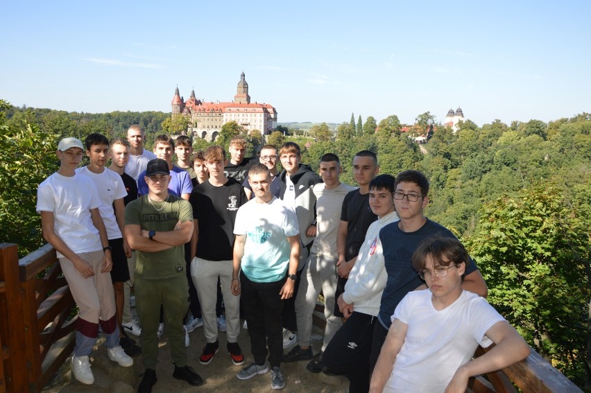 Uczniowie "elektryka" w Radomsku poznawali Polskę... dzięki rządowemu programowi. ZDJĘCIA