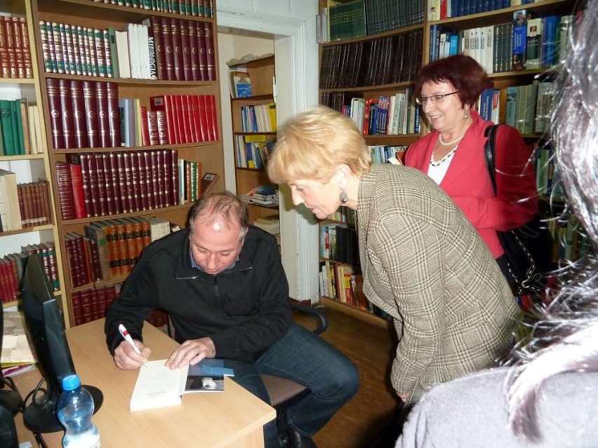 Krzysztof Varga na spotkaniu z czytelnikami w Chodzieży
