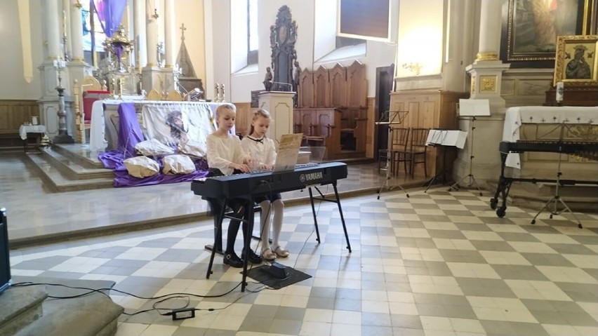 Uczniowie Szkoły Muzycznej w Końskich dali koncertowy popis w kolegiacie św. Mikołaja
