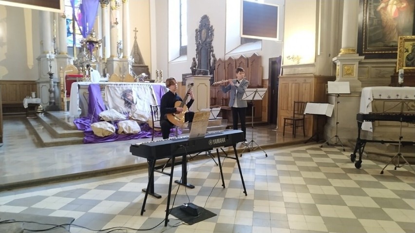 Uczniowie Szkoły Muzycznej w Końskich dali koncertowy popis w kolegiacie św. Mikołaja