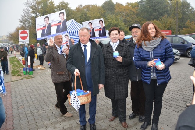 Wybory parlamentarne Radomsko 2015: Niedzielna kampania na targowisku