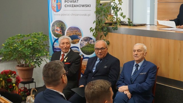 Stanisław Gągolski, Kazimierz Andrzej Noworyta i Kazimierz Boroń z tytułem "Zasłużony dla Powiatu Chrzanowskiego"