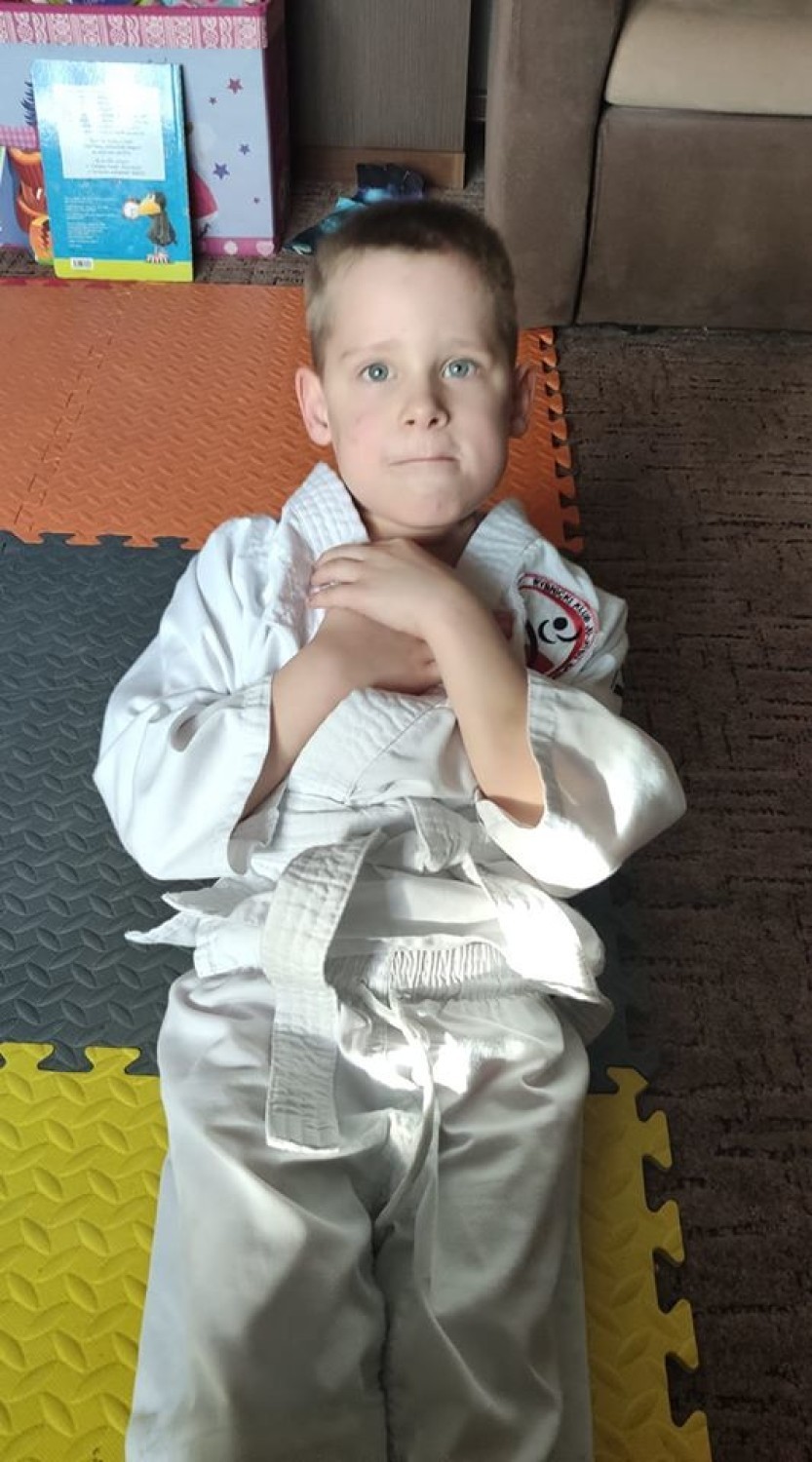 Młodzież Rybnickiego Klubu Ju Jitsu Sportowego trenuje codziennie w domach mimo koronawirusa