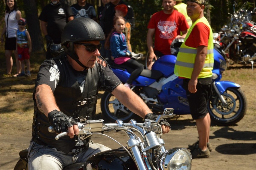 MotoStachuriada 2019. Parada motocykli przejechała przez Grochowice [ZDJĘCIA, FILM]