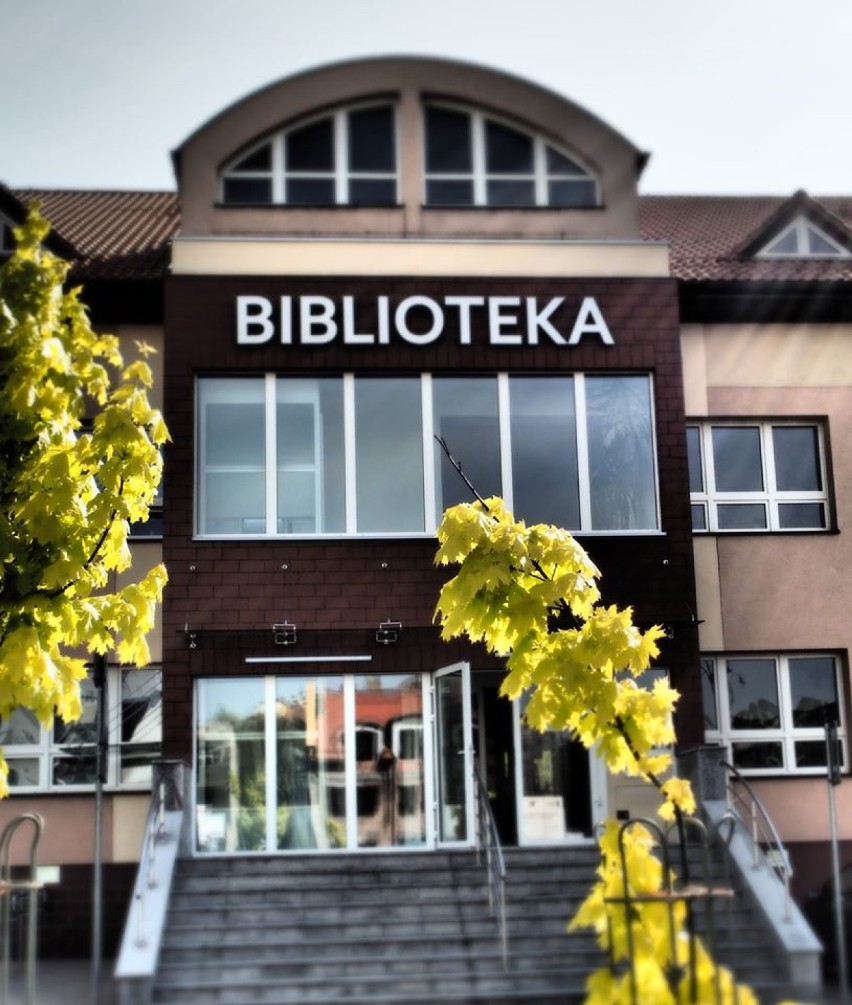 Wejście do biblioteki w nowej odsłonie