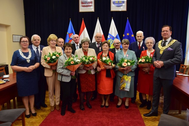 Te pary z gminy Żnin świętowały 50-lecie wspólnego życia. Oni dostali medale (16.11.2023). Zobacz na kolejnych slajdach >>>