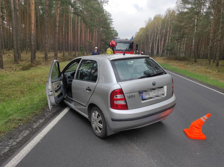 Wypadek na trasie Biała Wieś - Lasówki. Zderzenie osobówki i ciężarówki 