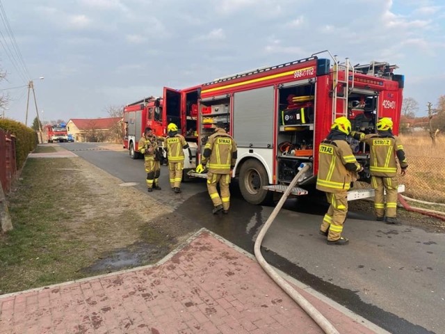 Do zdarzenia zadysponowano dziewięć zastępów straży.