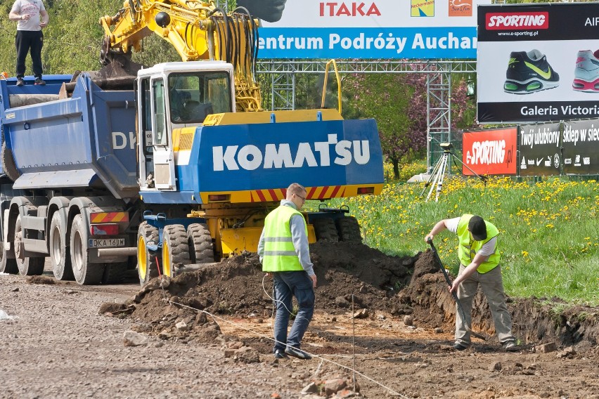 Ruszyła budowa ścieżki pieszo-rowerowej przy ul....