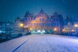 Nocny spacer w śnieżycy. Gdańsk przysypany śniegiem wygląda jak z bajki. Zobaczcie zdjęcia
