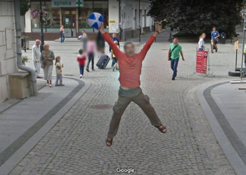 Legniczanie przyłapani przez Google Street View w centrum miasta