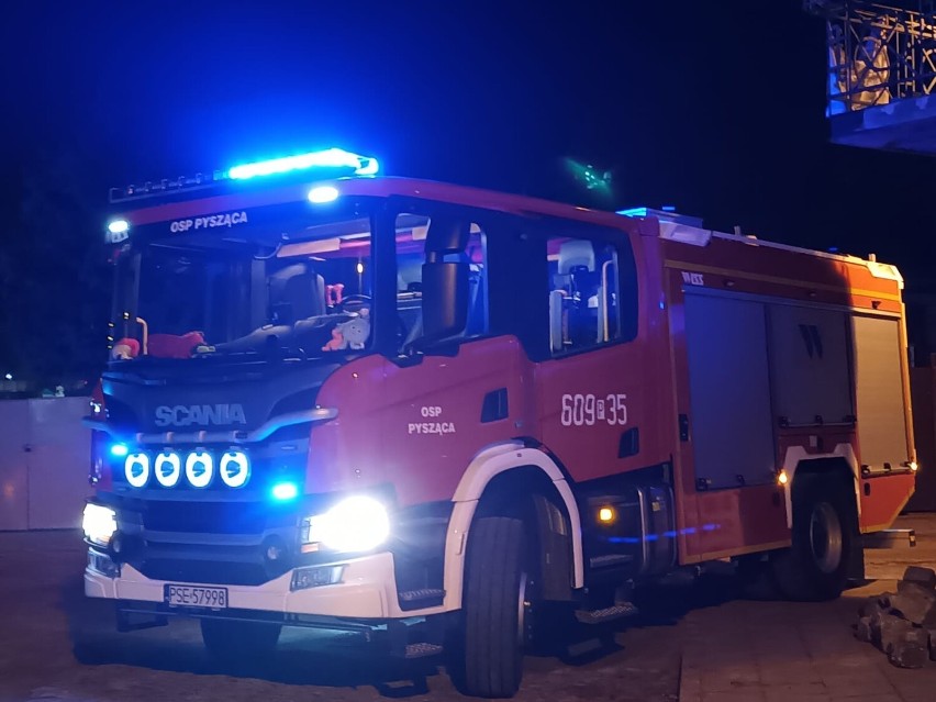 Cichy zabójca w Śremie! Strażacy interweniowali w budynku wielorodzinnym przy Młyńskiej. Podejrzewano zatrucie tlenkiem węgla