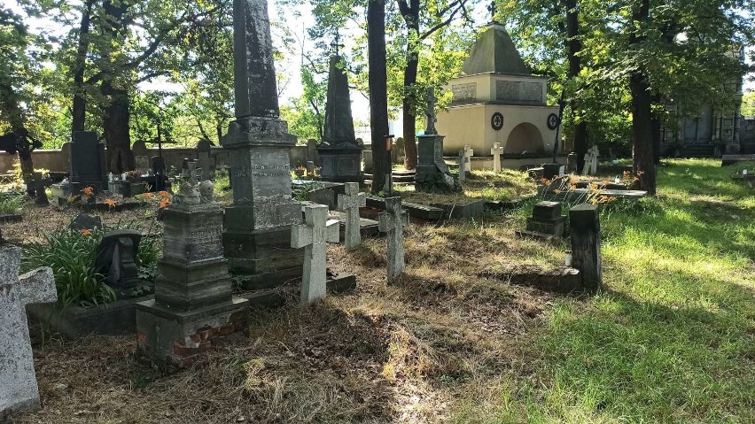 Cmentarz prawosławny w Kaliszu popada w ruinę. Tak dzisiaj...