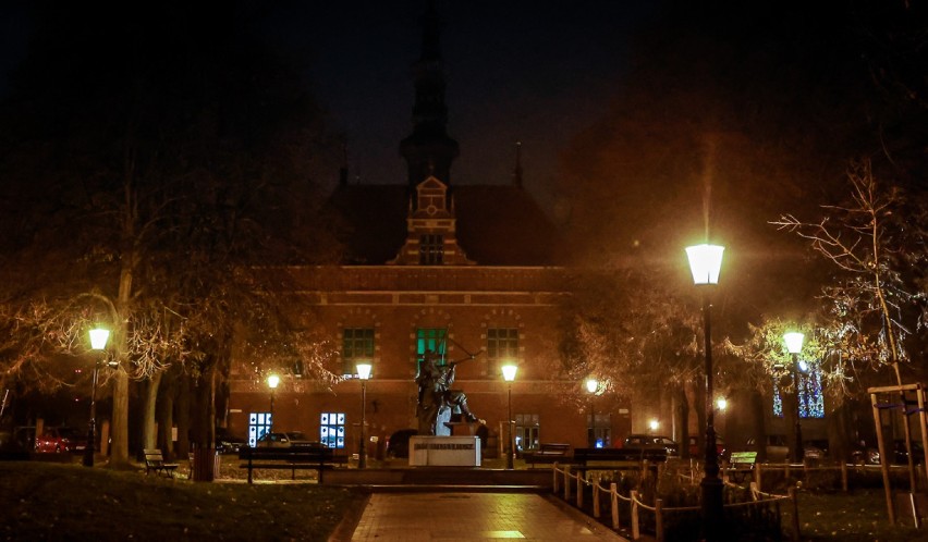 Protest w Gdańsku 1.12.2020. Na godzinę zgasły światła przy...