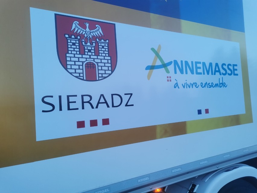 Do Sieradza dotarły dary przekazane dla Ukrainy przez partnerskie miasto - francuskie Annemasse ZDJĘCIA