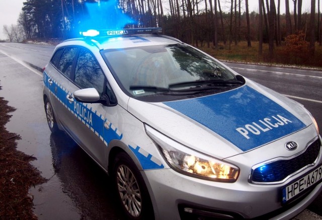 Policjanci poszukują dwóch mężczyzn, którzy jechali mitsubishi asx.