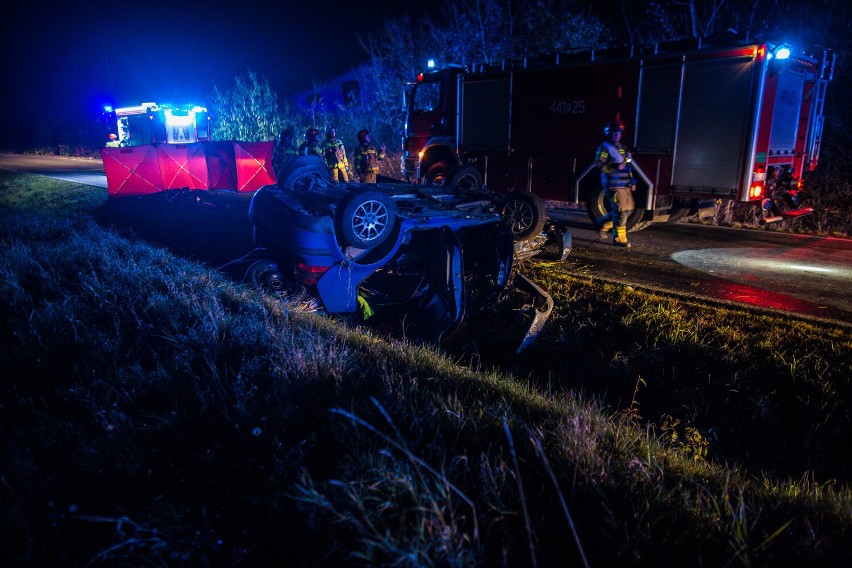 Tragedia na drodze z Zagórzan do Kwiatonowic. W nocnym wypadku samochodowym zginęli dwaj młodzi mężczyźni. To obywatele Mołdawii